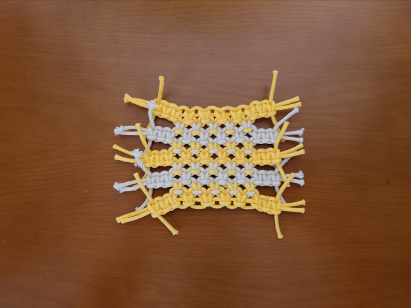 黄色いコースター